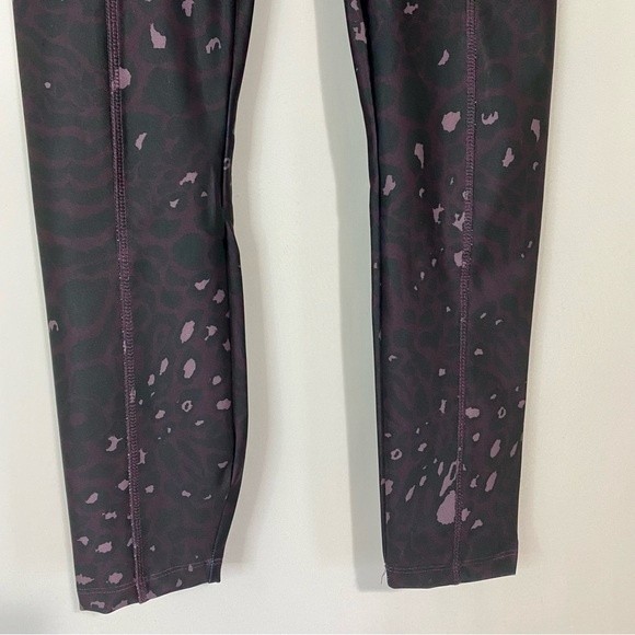 Bally Total Fitness Women’s Leopard Mash Pocket Leggings Plum Perfect NWT - Picture 3 of 9